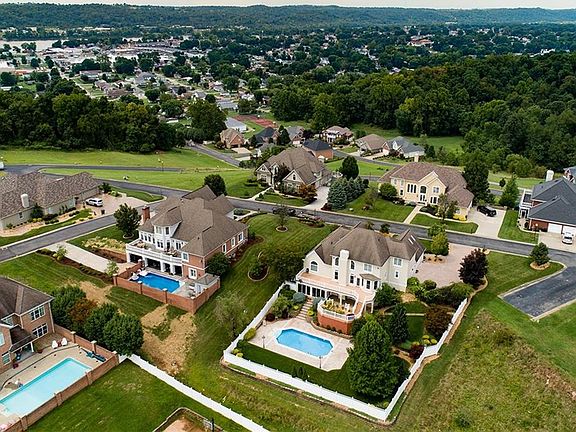 4th image of 38 Wyndemere Dr