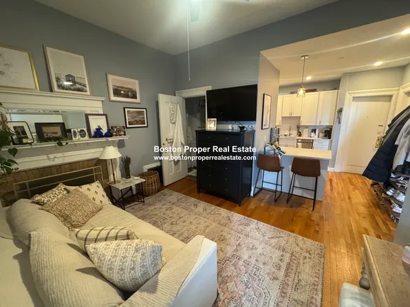 464 Beacon St APT 3R, Boston, MA 02115