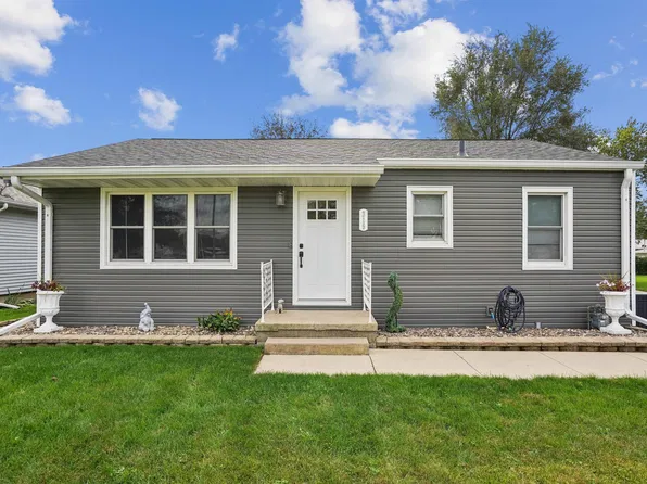 319 Marie Ave, Elk Run Heights, IA 50707
