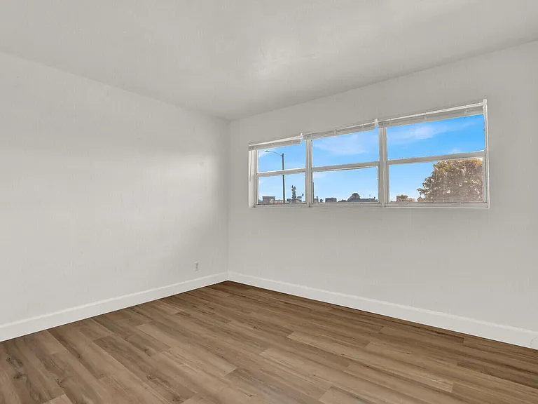 2701 Avenue E — Photo 11