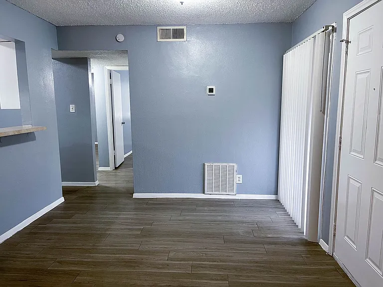 8907 Parkfield Dr — Photo 10