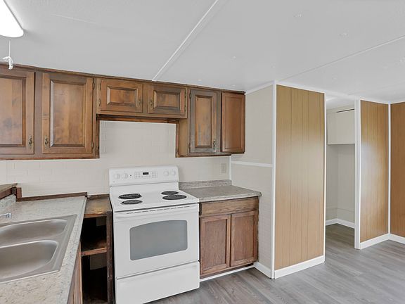 3rd image of 624 Summitt St #0