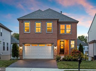42404 Leeds Field Dr, Chantilly, VA 20152