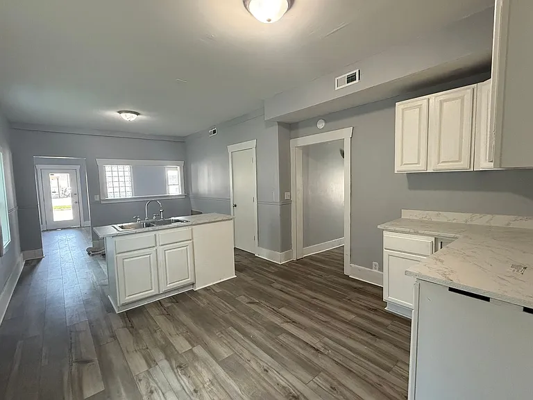 2809 Columbia Ave — Photo 7
