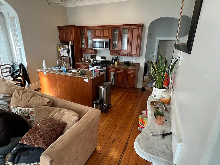 135 Hillside St #1B — Photo 2