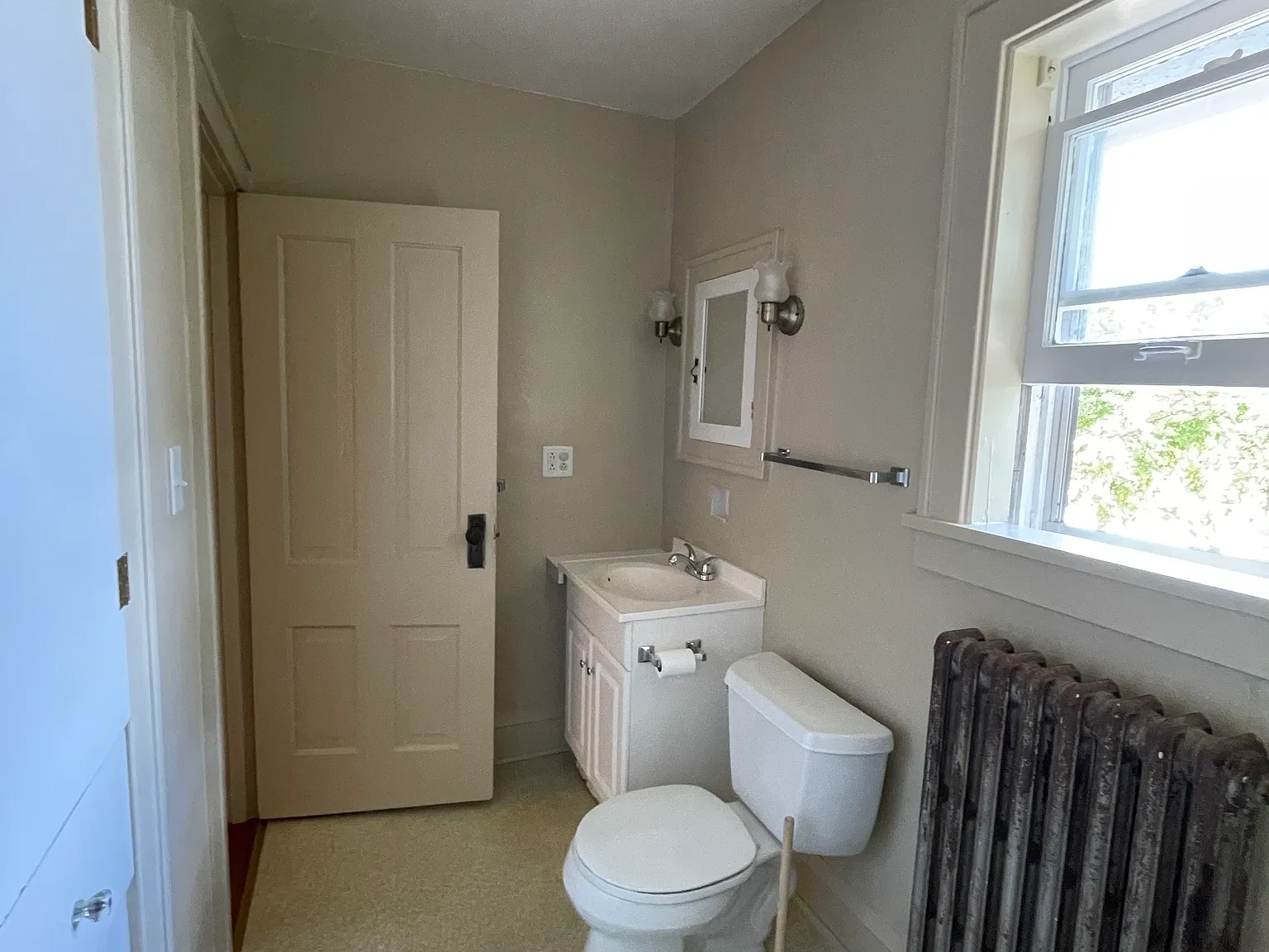 1 bed, 800 sqft, $900 — Photo 2