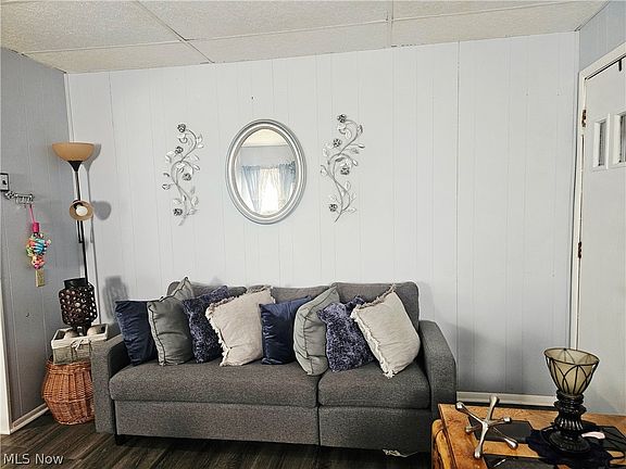 4th image of 633 Riley Ave