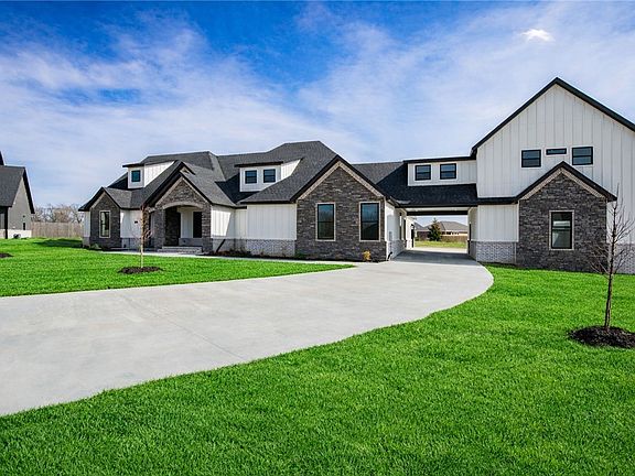 2nd image of 1905 Strong Ave