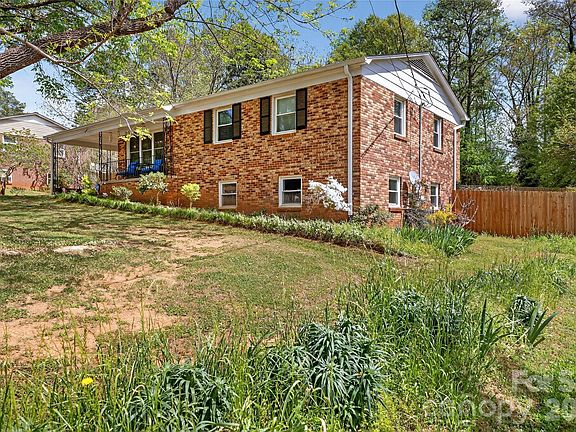 2nd image of 125 Delmar Rd