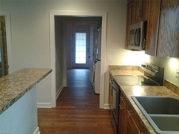 3rd image of 809 Beacon Hill Pl
