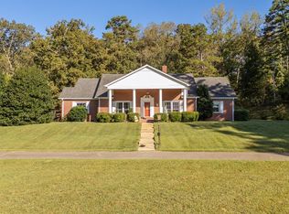 1172 E Poplar Ave, Selmer, TN 38375