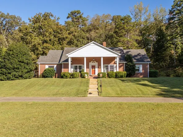 1172 E Poplar Ave, Selmer, TN 38375