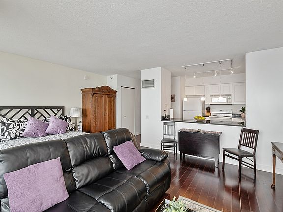 3rd image of 512 N McClurg Ct APT 5503