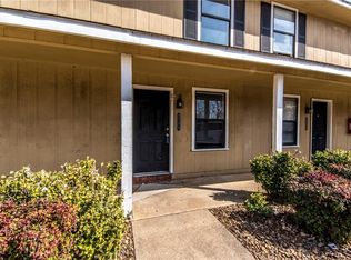 2754 N Barcelona Ave, Fayetteville, AR 72703