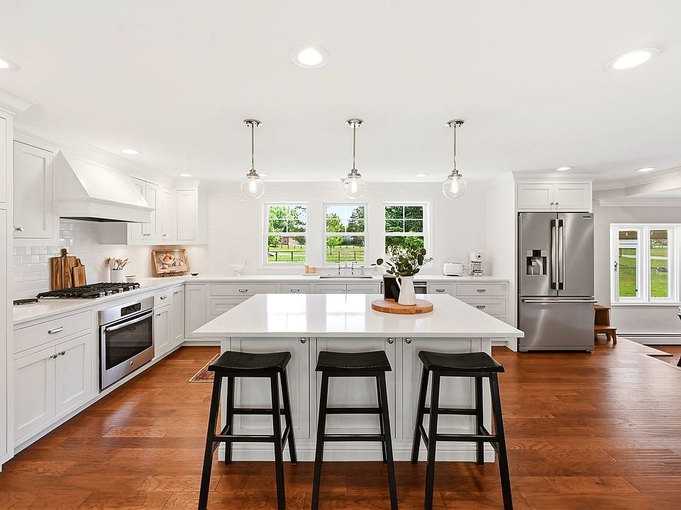 1st image of 516 Country Ln