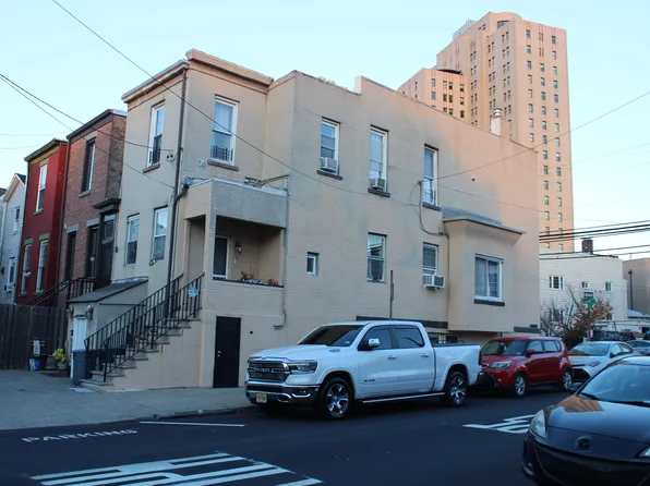 185 Summit Avenue image 3 of 5