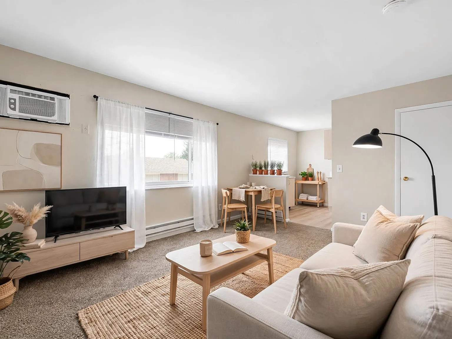 Evergreen Apartment — Photo 1