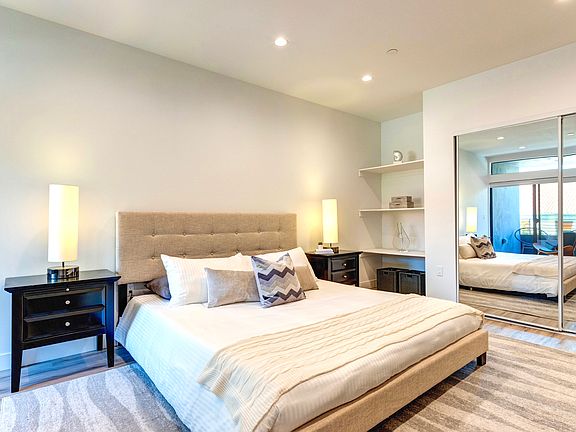 5th image of 338 N Mariposa Ave #402
