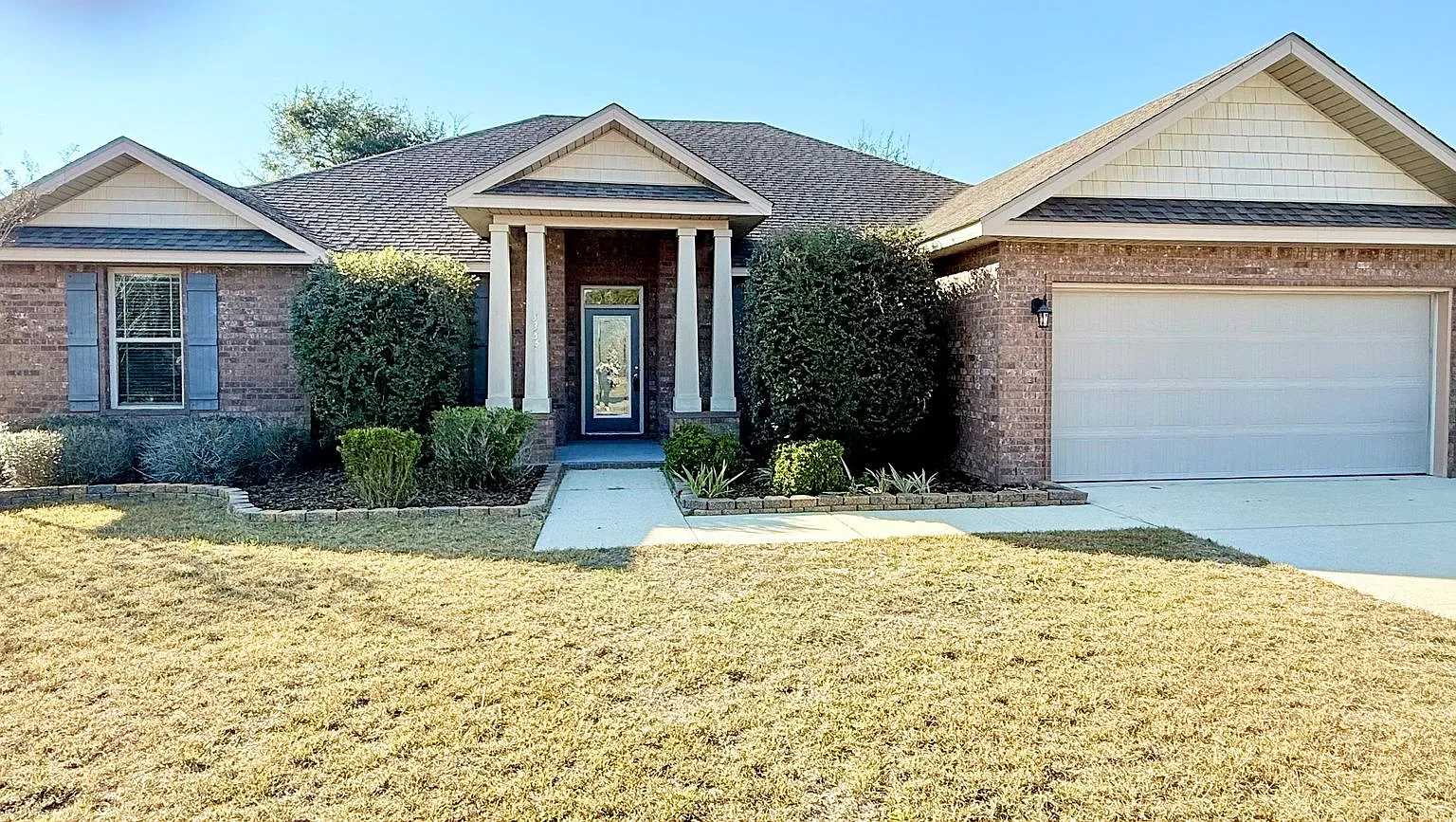 Spacious 5-Bedroom Home — Photo 1