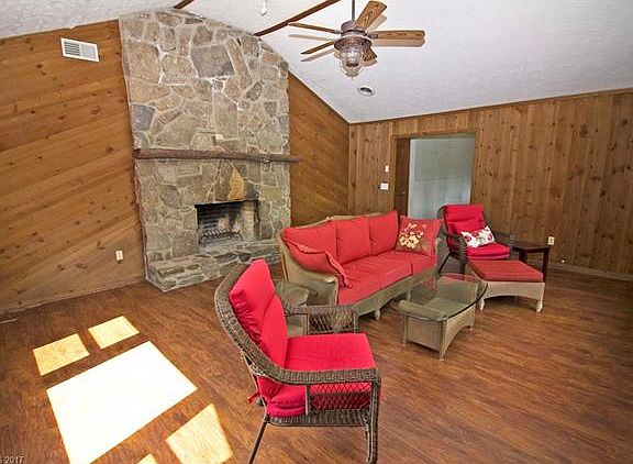 4th image of 790 Country Club Dr
