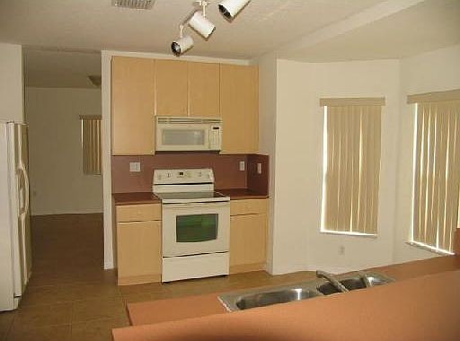 3rd image of 1615 NE 36th Ave