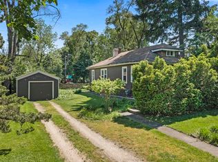 905 Waverly Rd, Glen Ellyn, IL 60137