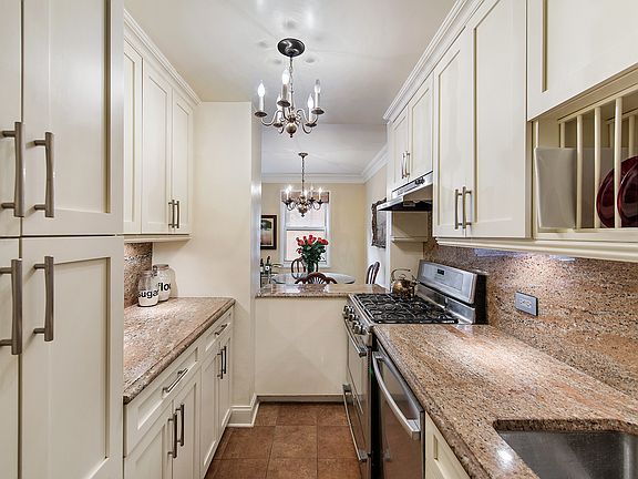 5th image of 347 E 53rd St APT 4C