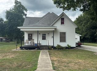 232 N Main St, Witt, IL 62094