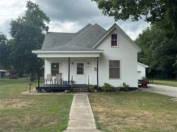 232 N Main St, Witt, IL 62094