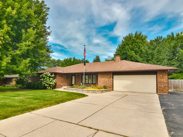 1546 Powder Horn Dr, Rockford, IL 61108