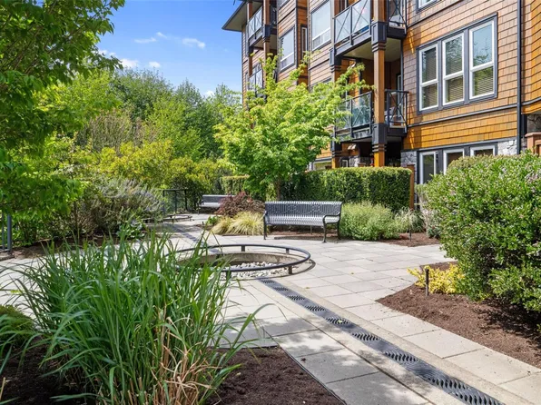 101 Nursery Hill Dr #105, View Royal, BC V9B 0H5