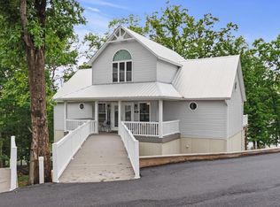 520 Yacht Dr, Grand Rivers, KY 42045