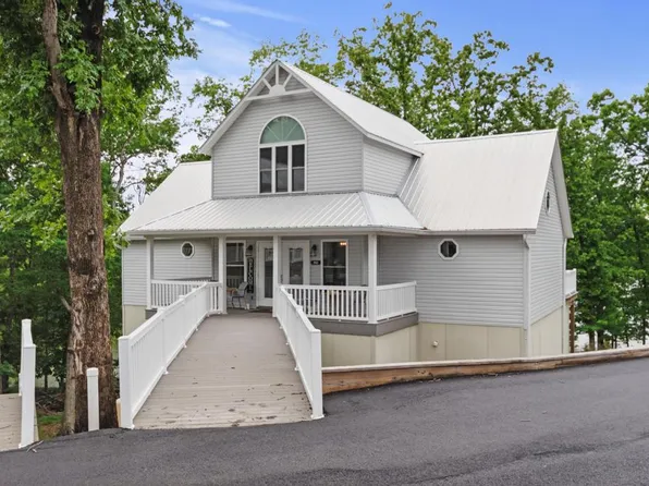 520 Yacht Dr, Grand Rivers, KY 42045