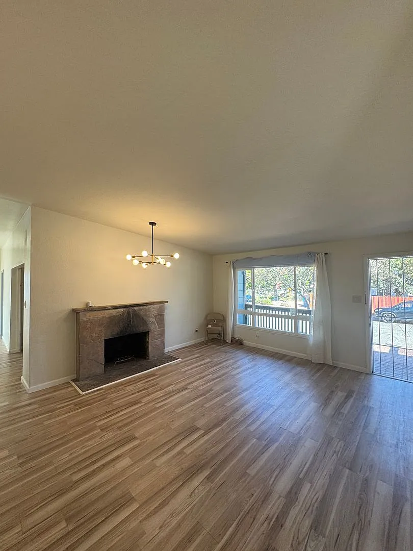Move-in ready 4-bedroom, 2-bathroom house — Photo 3