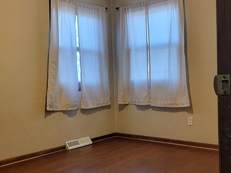 2348 E Walnut St — Photo 11