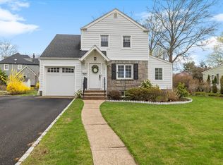 360 Elm St, Oradell, NJ 07649