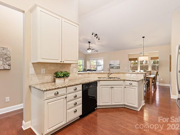 5th image of 7922 Sardis Creek Ln
