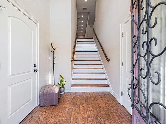 3rd image of 118 10th Ave