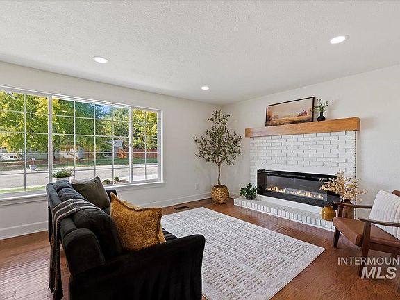 4th image of 7092 W Chilacot Dr
