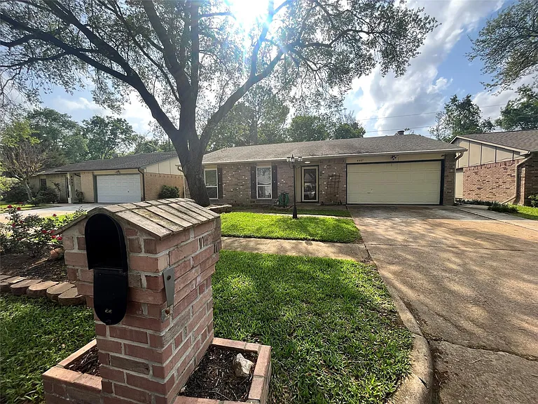 4407 Kevinkay Dr — Photo 2