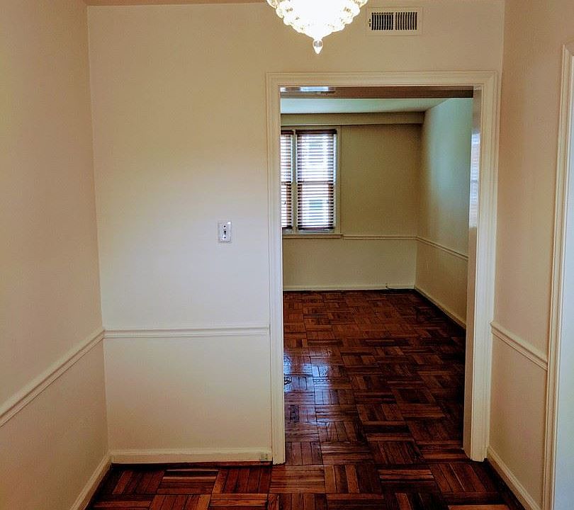 1st image of 2700 Kensington Ave APT 03