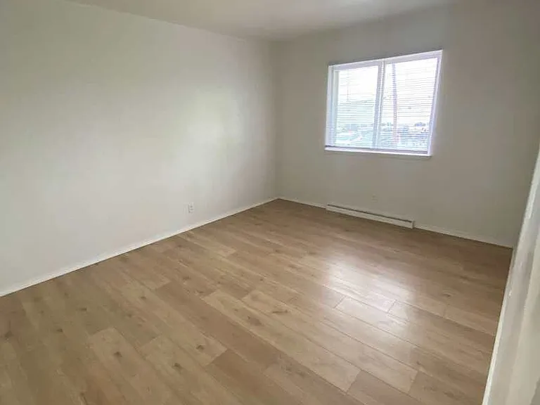 111 Andrew Ave #4 — Photo 14
