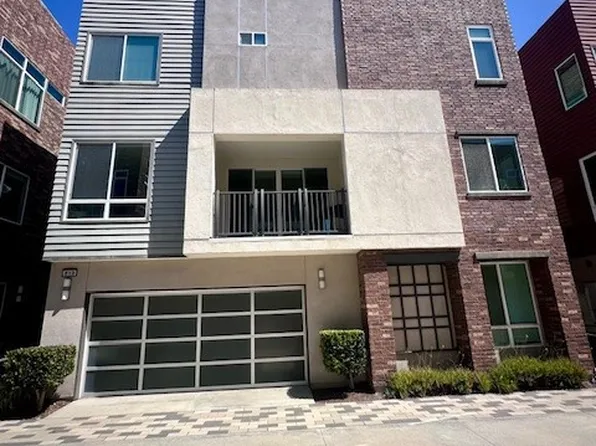 812 Brickyard Ln, Costa Mesa, CA 92627