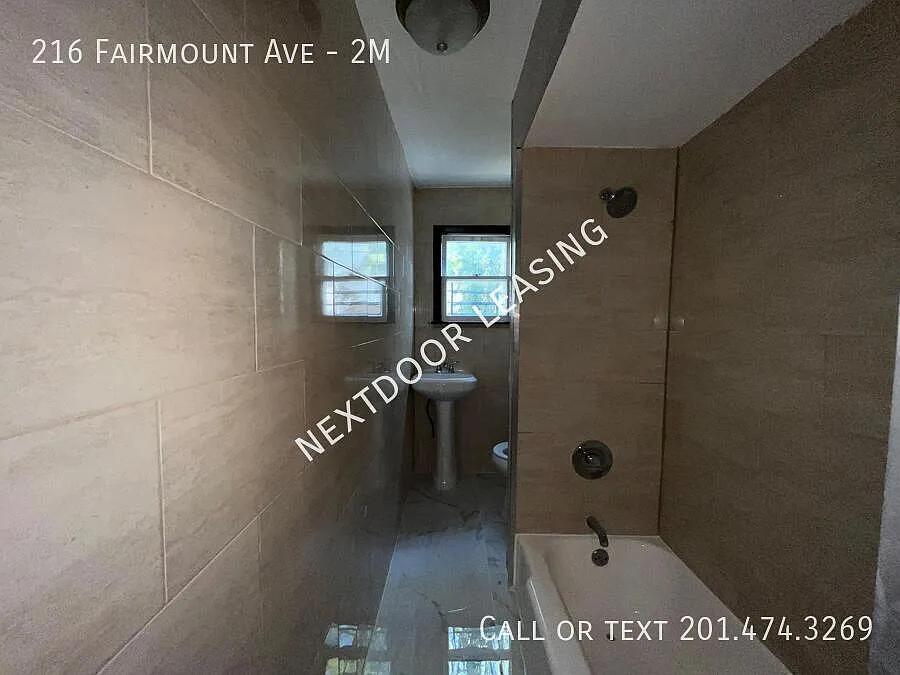 Building Photo - 216 Fairmount Ave #2M
