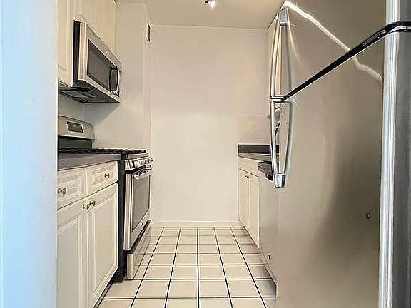 4th image of 250 E 63rd St APT 1107