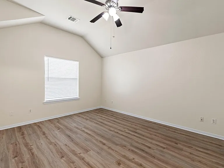 1501 Catherine Ct — Photo 13