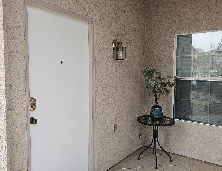 2854 E Palisade Dr — Photo 2