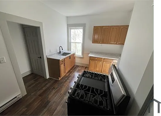 40 Garnet St #4 — Photo 8