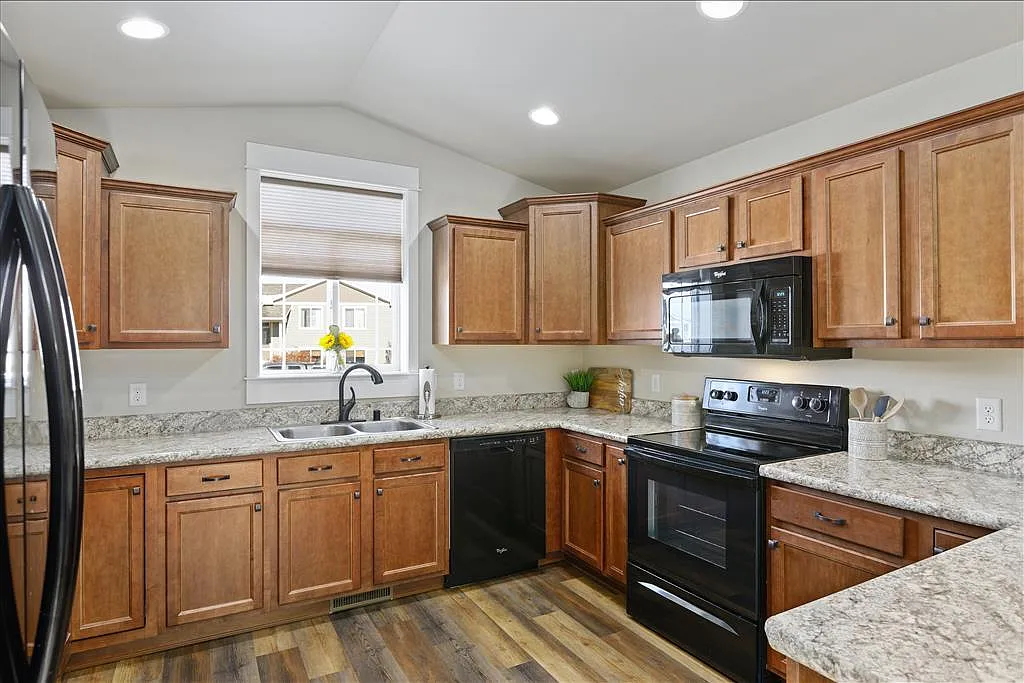 1424 Benjamin Blvd — Photo 4