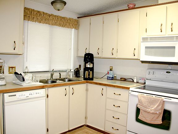 2nd image of 5536 Tewkesbury Pl
